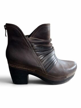 Antelope 38. / 7.5 Leather 934 Ebba Boot